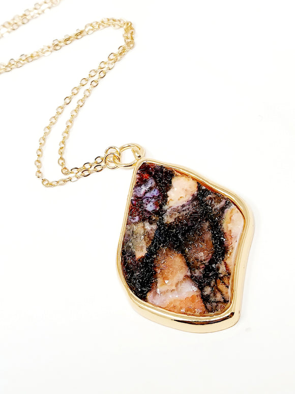 ABSTRACT DRUZY PENDANT NECKLACE. Peach, Black ( Size : 24
